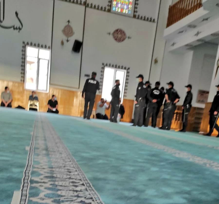 «Πολιτισμένη» εκκένωση τζαμιού με σπρέι πιπεριού στην Τουρκία! (βίντεο)